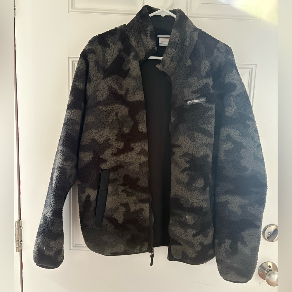 Columbia Black and Gray Camouflage Fleece Jacket